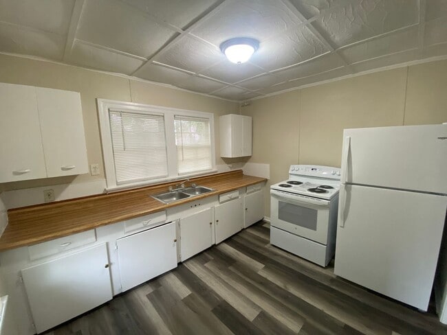 Building Photo - 2317 Bertha St