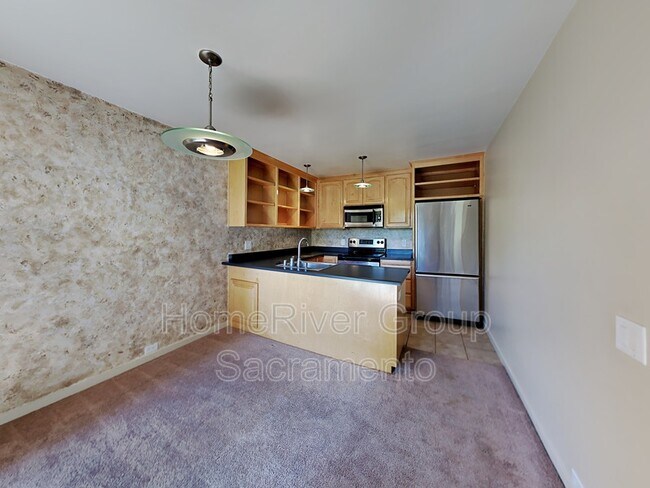 Foto del edificio - 2270 Woodside Ln