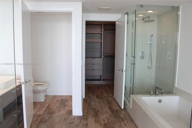 Foto del edificio - 650 NE 32nd St