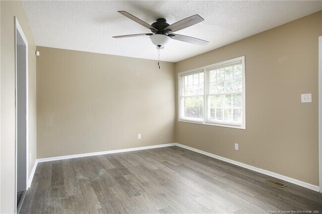 Foto del edificio - 912 Spellman Dr