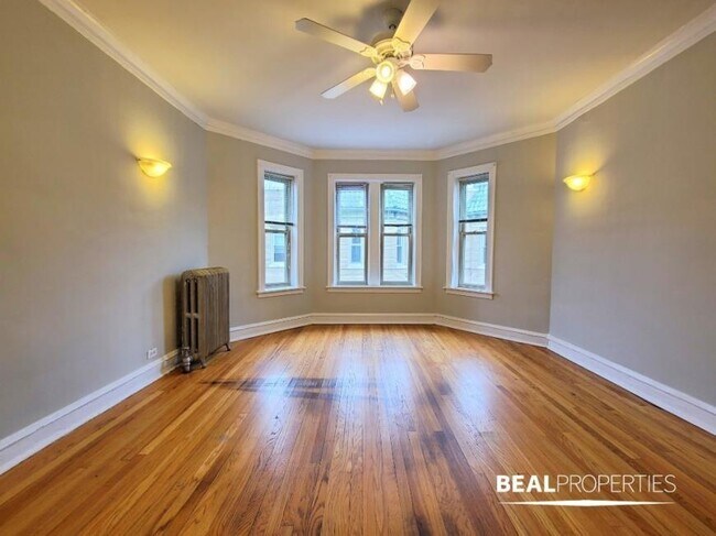 Foto del edificio - 0 bedroom in CHICAGO IL 60613