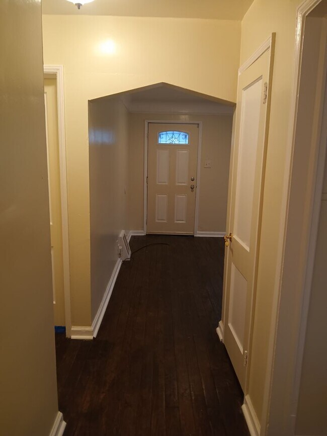 Building Photo - 2 Bedroom Section 8 Home for Lease