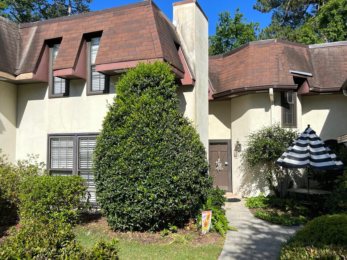 324 Laurens St SW, Aiken, SC 29801 Condo for Rent in Aiken, SC