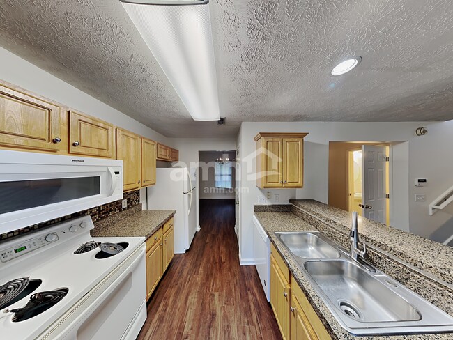 Foto del edificio - 609 Hannah Ridge Ct
