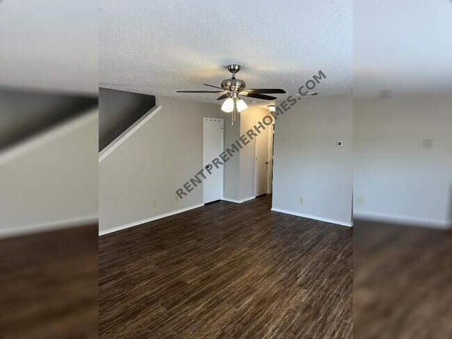 Foto del edificio - 6931 Waterfall Pass