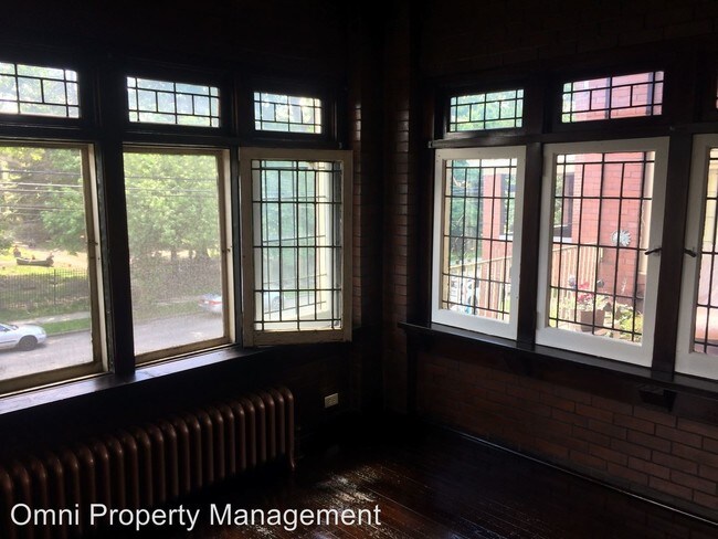 Building Photo - 214 S Winebiddle St