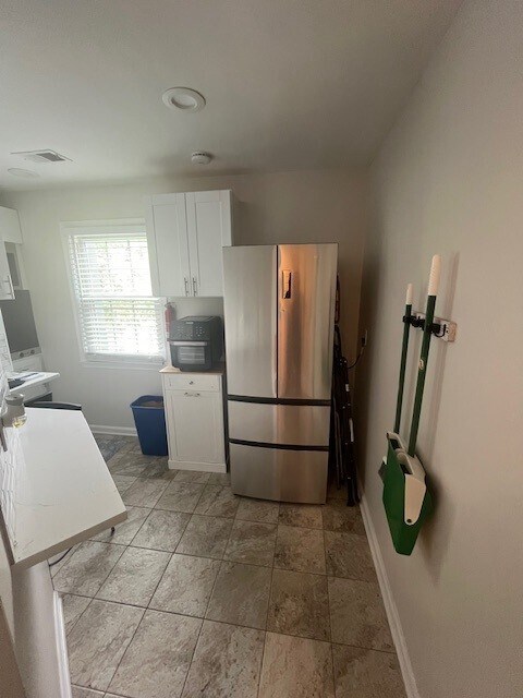 Foto del edificio - 9335 Kings Post Ct