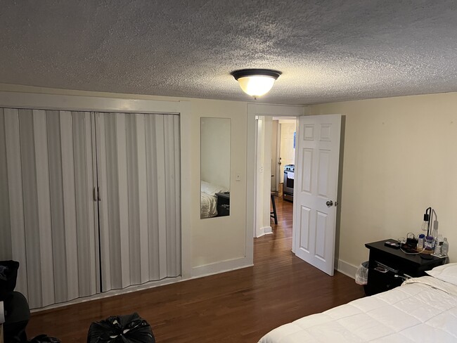 Building Photo - 154 Jenness St