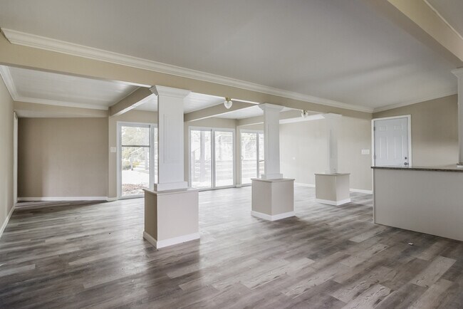 Building Photo - 93 E Mariana Ave