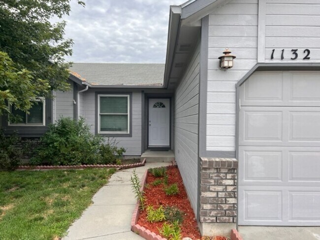 Foto del edificio - 1132 N Maple Creek Ave