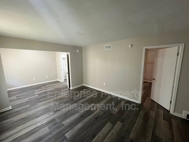 Building Photo - 1343 Dove St