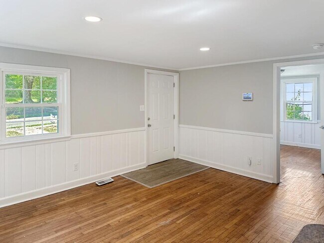 Building Photo - 1645 NE Ashley School Cir