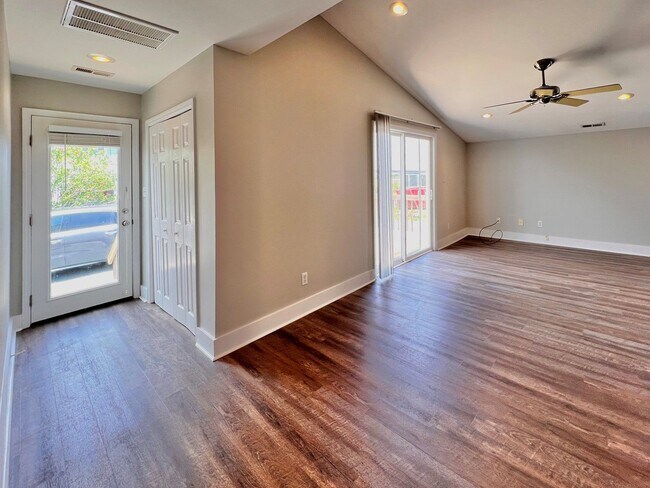 Foto del edificio - 2 Bedroom Apartment in Surf City