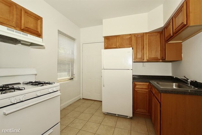 Building Photo - 2 br, 1 bath Apartment - 7804 S Michigan Ave