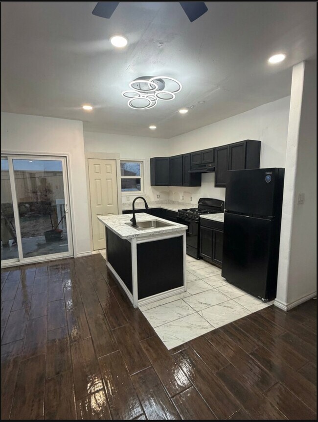 Foto del edificio - 5519 Osprey Dr