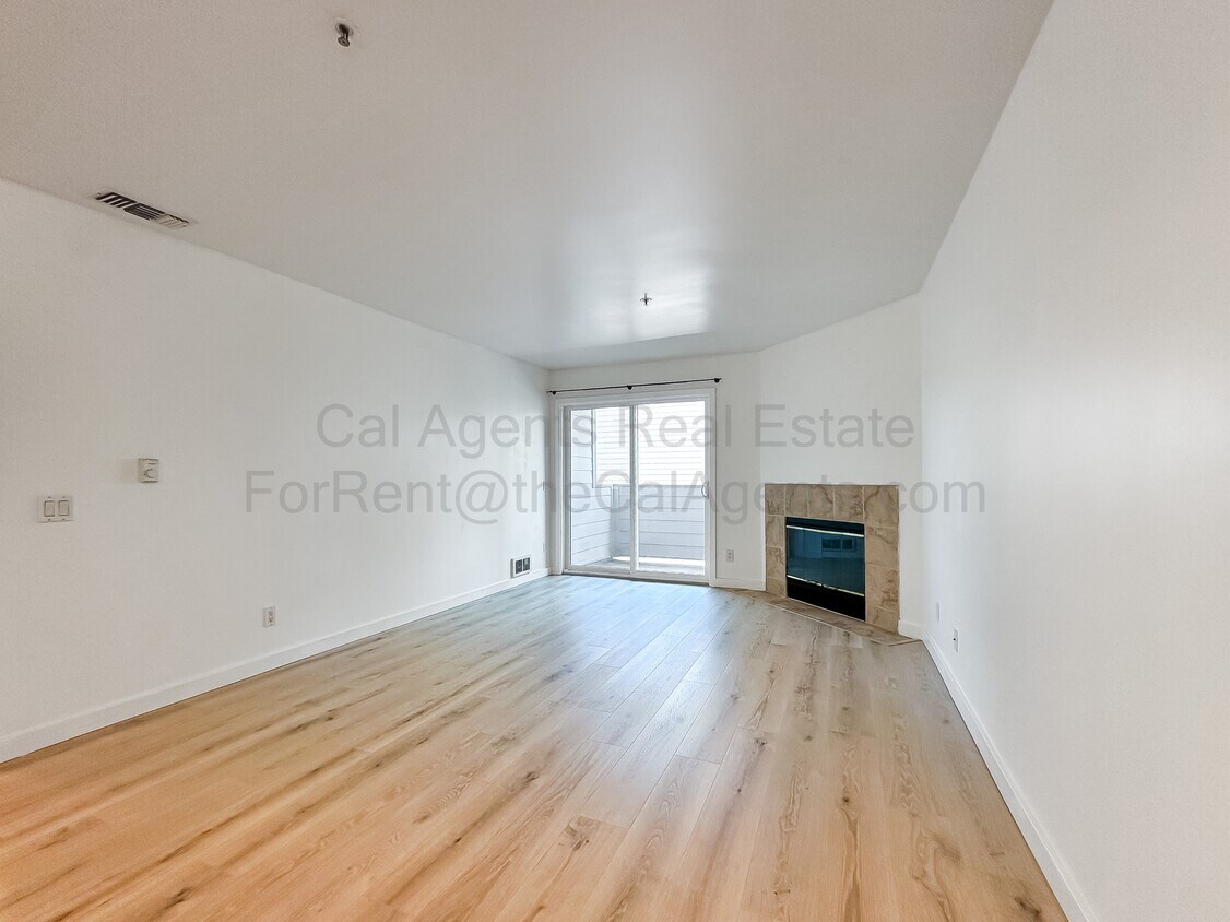 Photo - 6400 Christie Ave (Emeryville, CA)