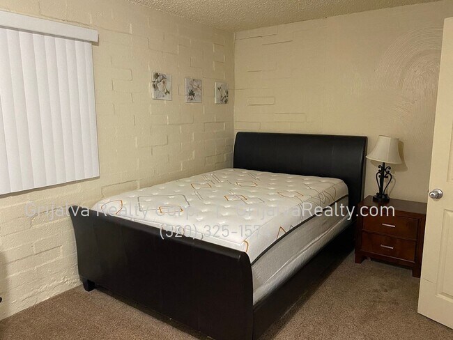 Foto del edificio - AVAILABLE JUNE - Furnished 2 Bedroom Condo with Community Pool Close to the UofA! (Speedway/Euclid)