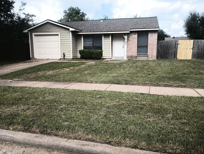 Foto del edificio - 3 bed / 1 bath home in Hockley - Move in R...