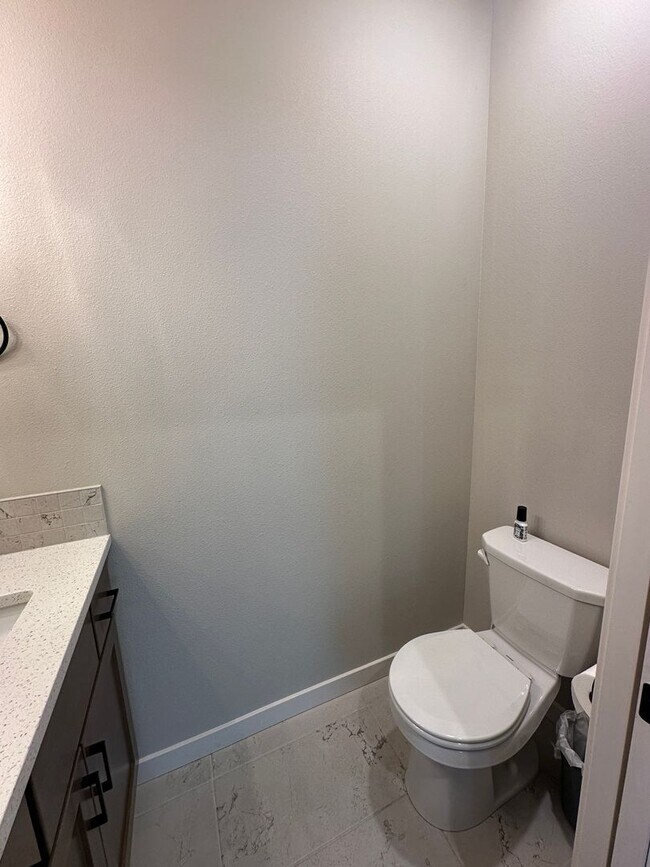 Foto del edificio - 1417 W Lakeside Dr