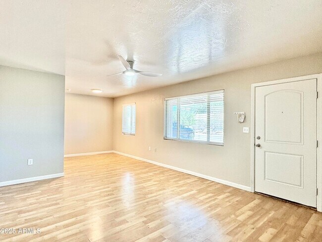 Foto del edificio - 731 W 12th Pl