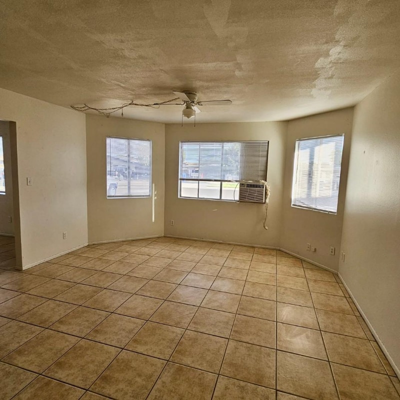 Primary Photo - 2410 W Sierra St