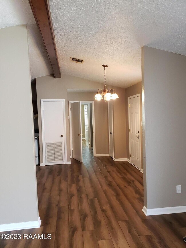 Building Photo - 214 Briarcliff Dr