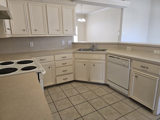 Building Photo - 5121 Albany Ave