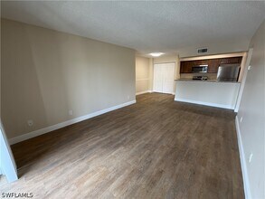 Building Photo - 5321 Summerlin Rd