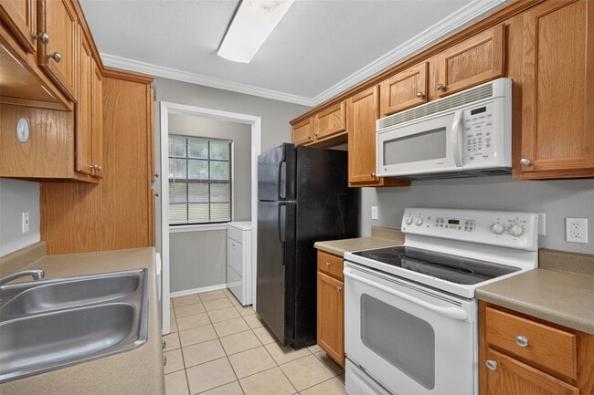 Building Photo - 3636 Greenacres Place Dr