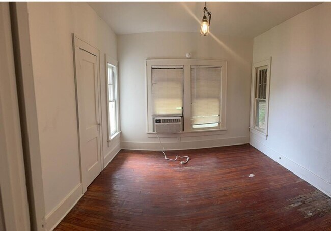 Building Photo - 522 E Maple St