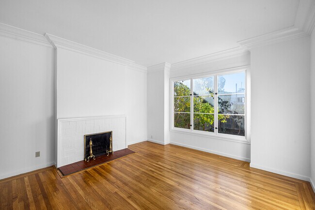 Building Photo - 715 6th Ave