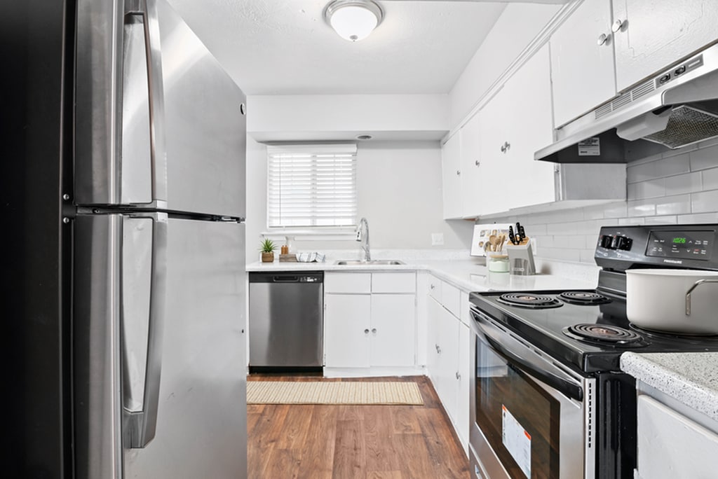 MacArthur Place at 183 Apartments in Irving, TX