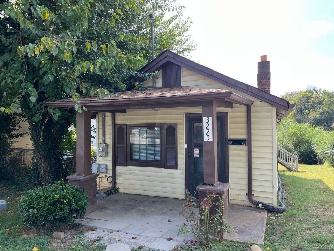 One Level House off Campbell Avenue - One Level House off Campbell Avenue