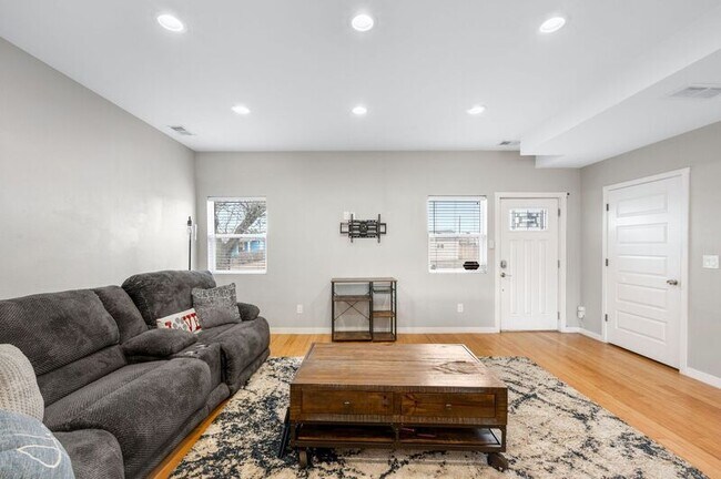 Foto del edificio - 5803 Poplar St