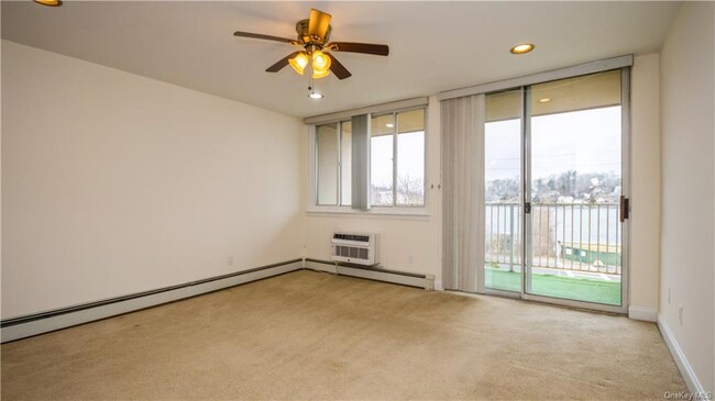 Building Photo - 141 E Lake Blvd
