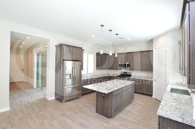 Foto del edificio - 6515 E Bluefield Ave
