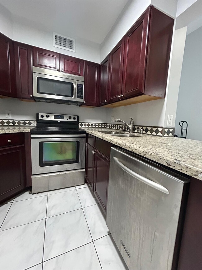 Foto del edificio - 211 Lake Pointe Dr