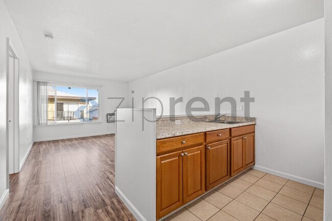 Foto del edificio - 100 Village Dr