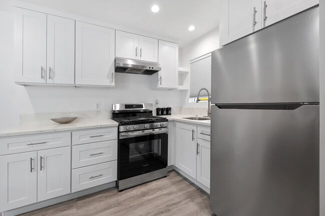 Building Photo - 18017 Collins St