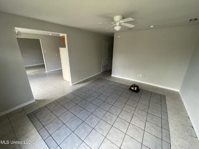 Building Photo - 7113 Raggio Ln