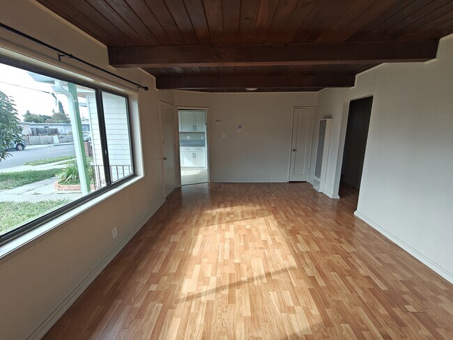 Foto del edificio - 263 Elmwood Ln