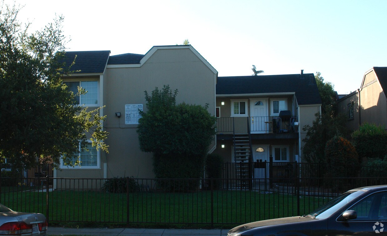 Foto del edificio - 1422 Tami Lee Dr