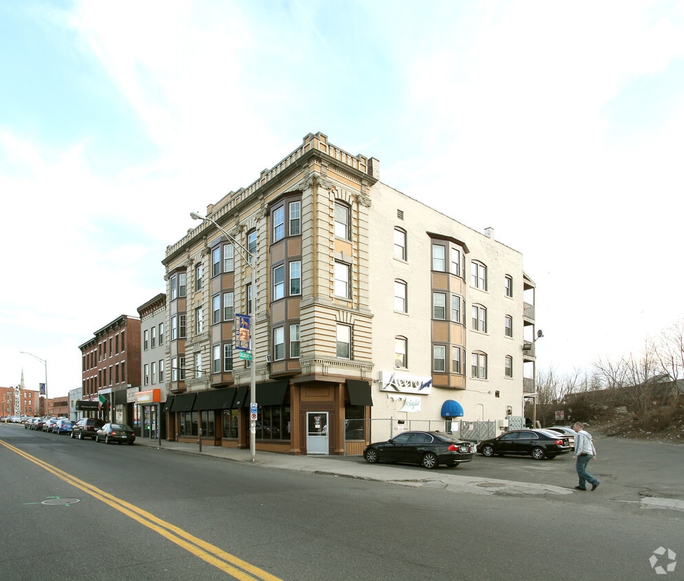 Primary Photo - 471-473 W Main St