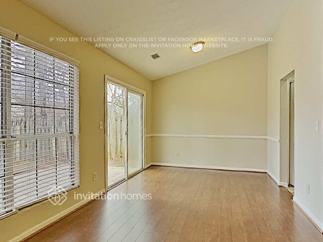 Building Photo - 10780 Mortons Crossing