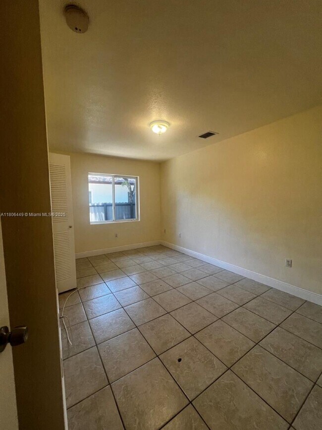 Foto del edificio - 3342 NW 9th Ave