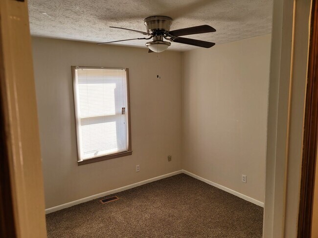 Foto del edificio - Large 4 bedroom 2 bath home in a great nei...