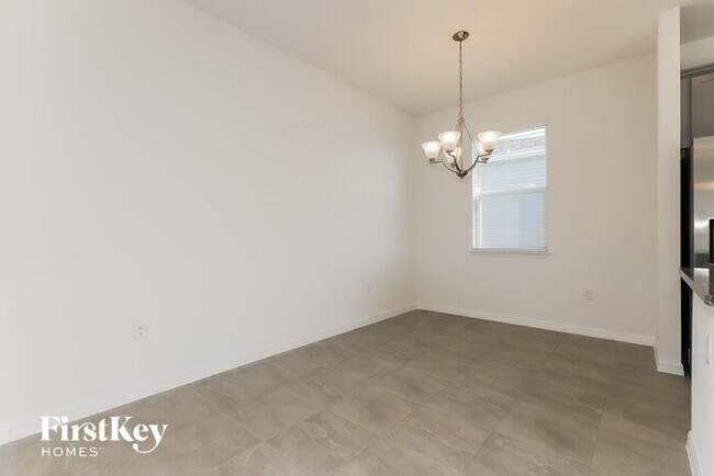 Building Photo - 409 Reina Wy
