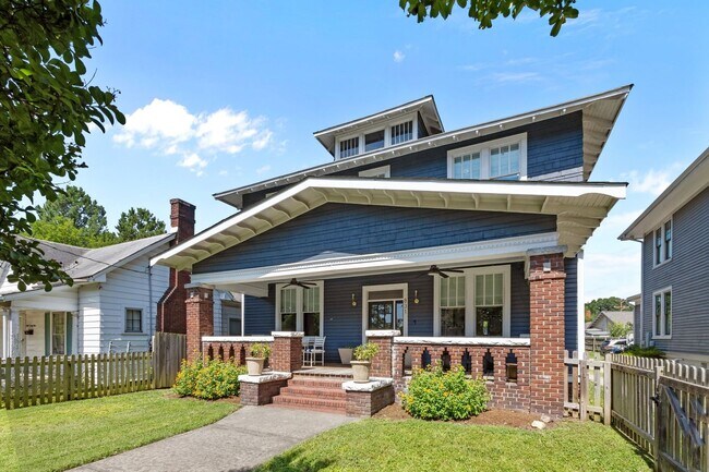 Building Photo - Gorgeous Renovation near Downtown Durham -...