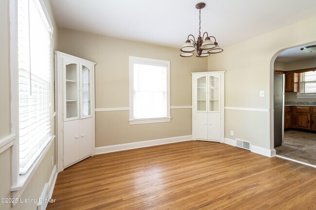 Foto del edificio - 4620 Hillside Dr