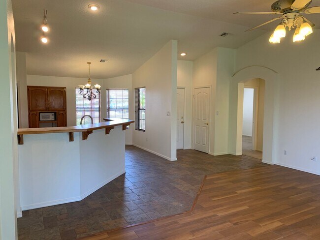Foto del edificio - 3 BEDROOM HOME IN FALLS RANCH!